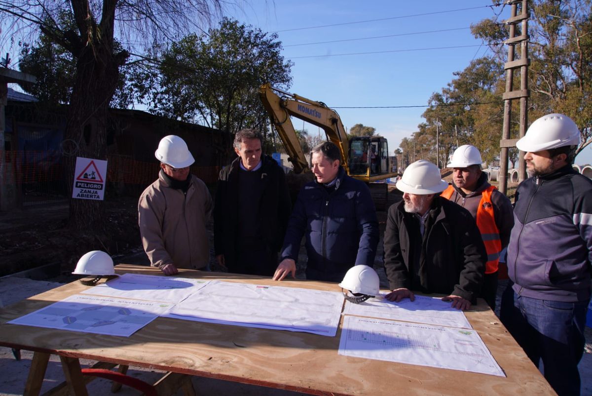 Esteban Echeverr A Avanza La Obra De Pavimentaci N De La Avenida