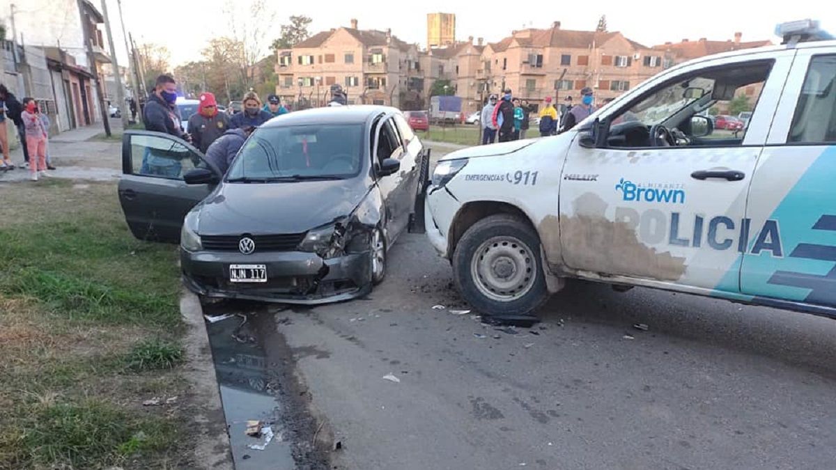 Fuerte Choque Entre Un Patrullero Y Un Auto En Ruta Hay Dos Heridos