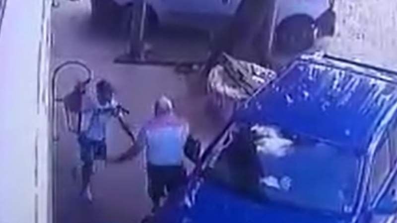 Video Violento robo a mano armada a un comerciante en José Mármol