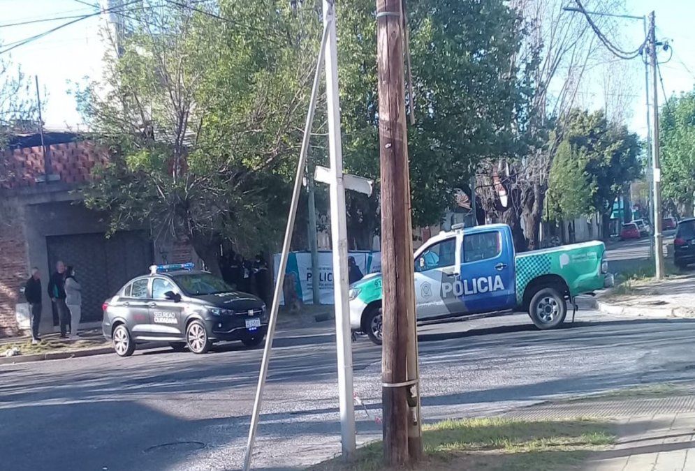 Horror En Lan S Hallaron A Una Joven Colgada De Un Poste De Luz