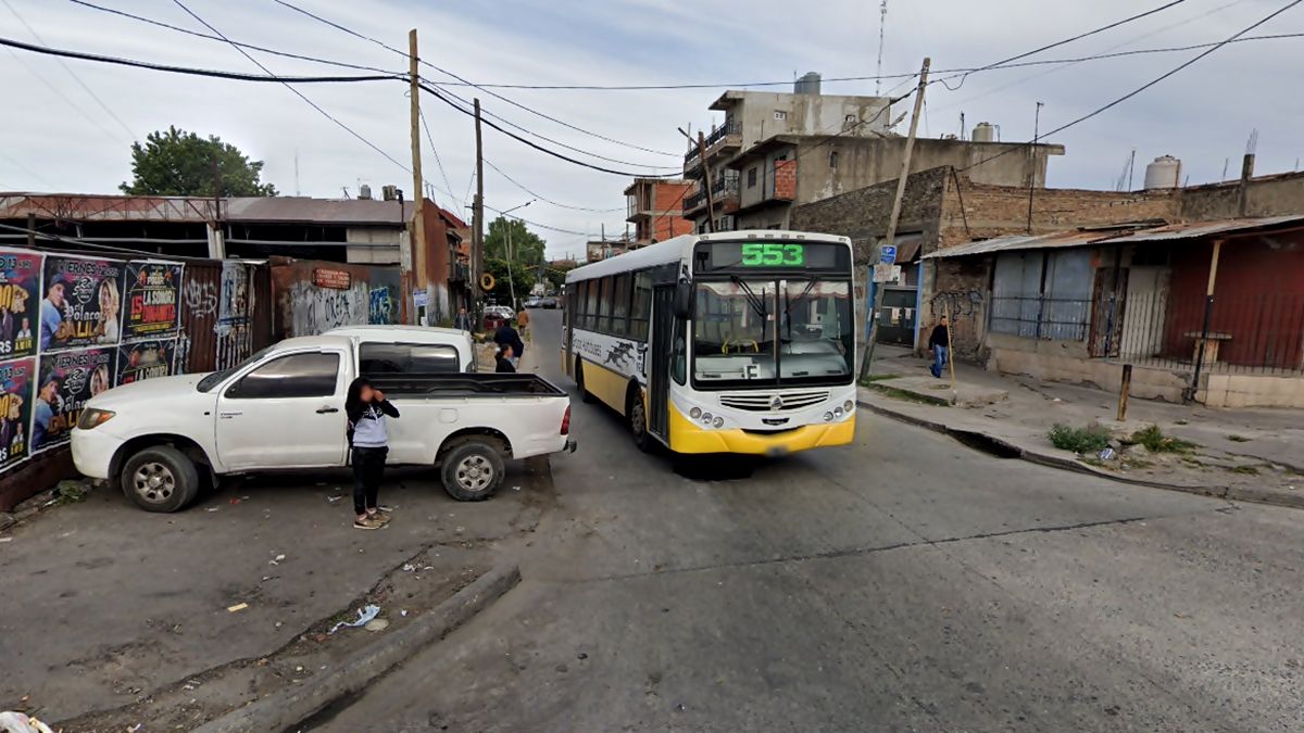 Asalto En Una Parada De Colectivos Y Persecuci N Dos Menores Detenidos