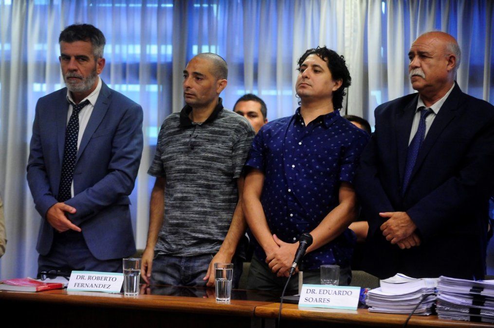 Marcelo Villalba y Marcos Bazán, los imputados por el femicidio de Anahí Benítez, en el primer día del juicio en Lomas de Zamora.
