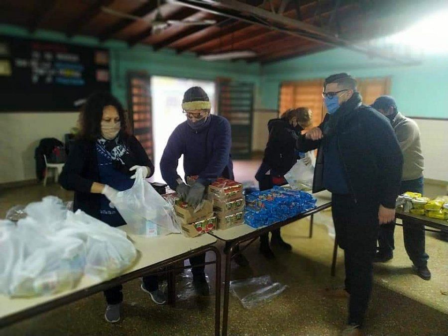 Pandemia. Dante Boeri y todos los representantes de Suteba colaboran con el armado del SAE.