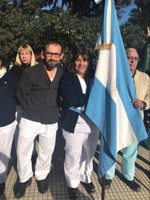 La enfermera como abanderada del Hospital Ram&oacute;n Carrillo.