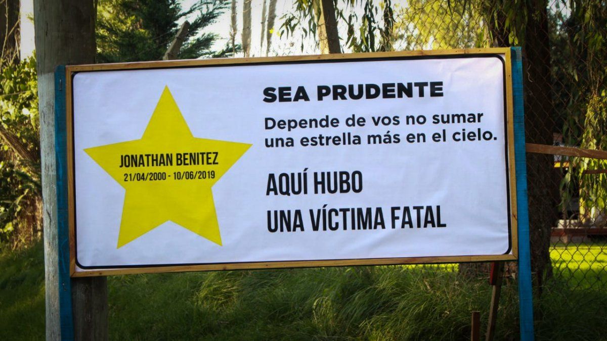 Una estrella amarilla recuerda a Jonathan Ben&iacute;tez en Ministro Rivadavia. Foto: El Diario Sur.