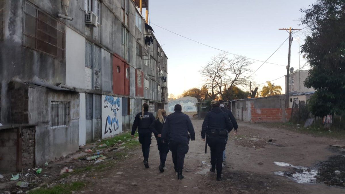 Operativo policial por tr&aacute;fico de drogas en Llavallol.