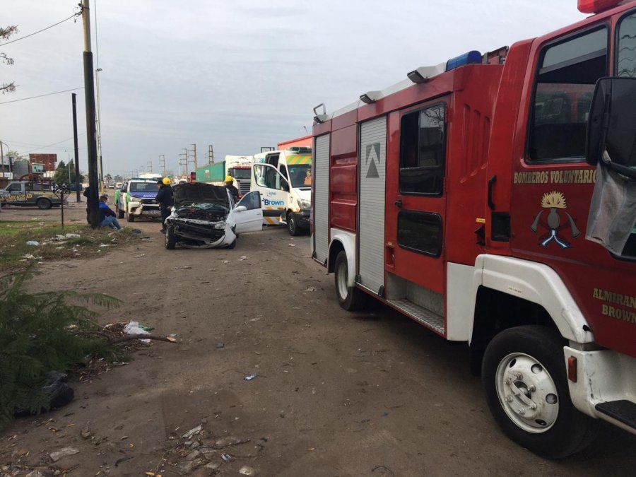 El accidente ocurri&oacute; en Malvinas Argentinas. Afortunadamente los pasajeros del auto s&oacute;lo resultaron con heridas leves.