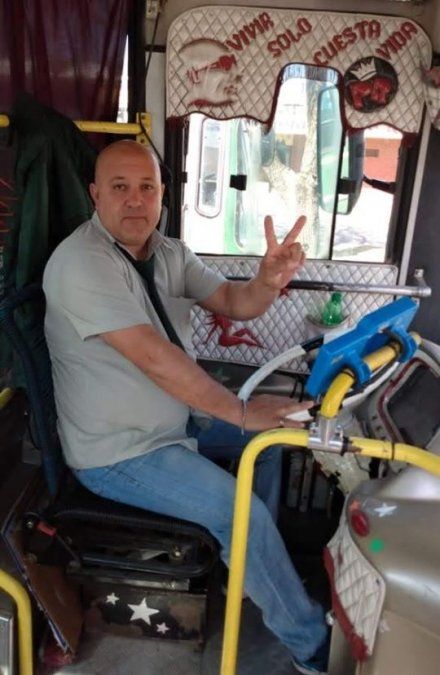 Dar&iacute;o es chofer de la l&iacute;nea 501 de Almirante Brown. Junto a su familia son parte de los 135 recuperados de coronavirus del municipio.