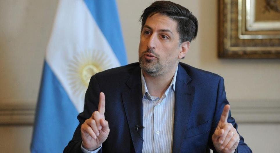 El ministro de Educaci&oacute;n present&oacute; los protocolos que ahora deber&aacute;n ser debatidos y aprobados