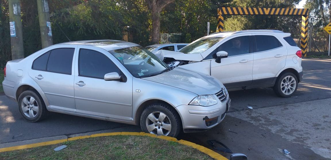 Dos personas fueron derivadas al Hospital Santamarina por el fuerte choque