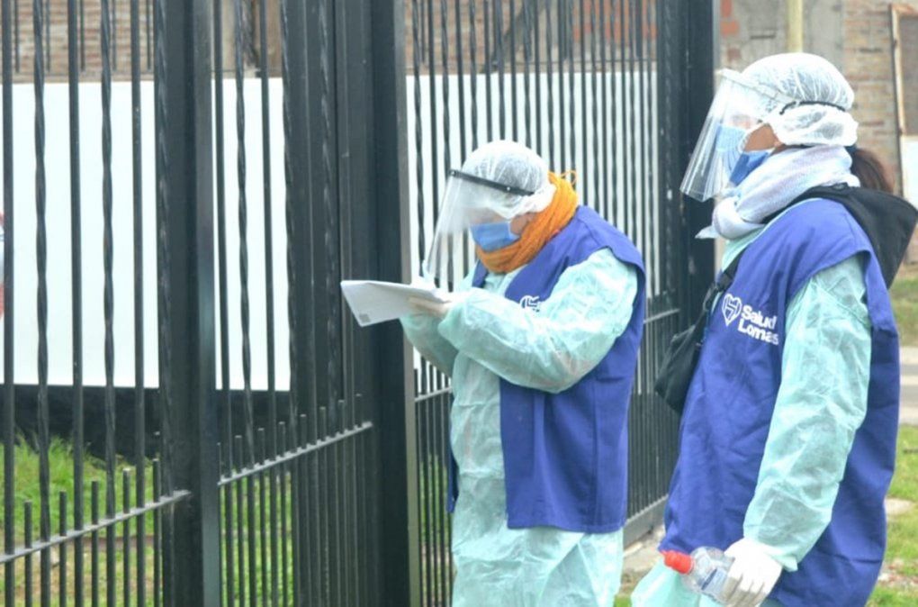 Búsqueda activa de casos de coronavirus casa por casa en Villa Albertina, Lomas de Zamora.