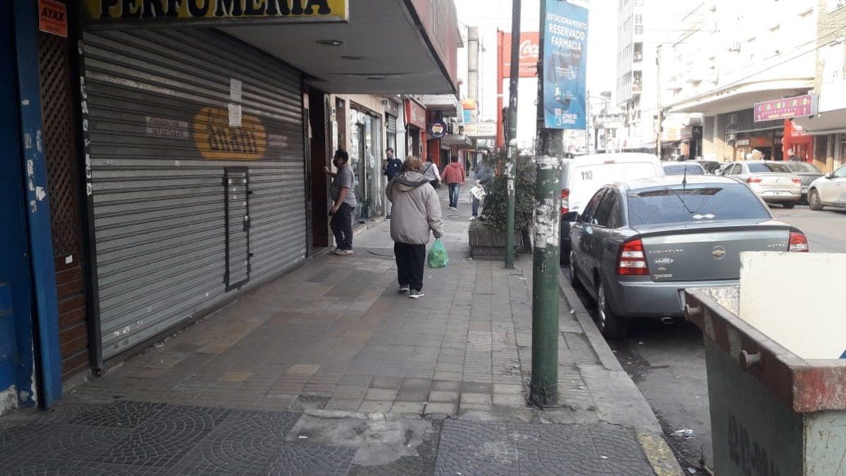 Algunos comercios de Banfield cerraron por la crisis econ&oacute;mica y otros sobreviven a la cuarentena mediante venta telef&oacute;nica.