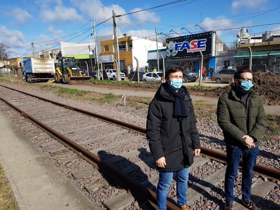 El intendente Nicolás Mantegazza en el inicio de las obras en Alejandro Korn.