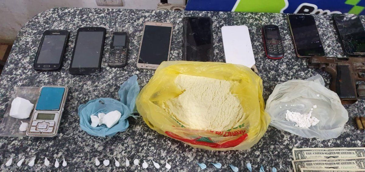 Los elementos secuestrados en el allanamiento en Guernica.