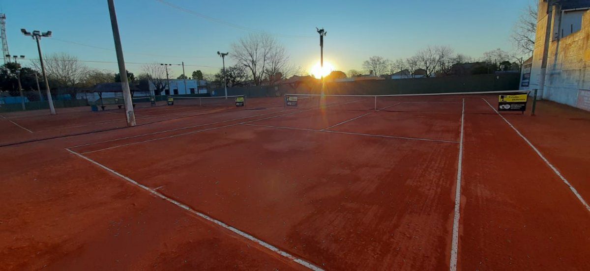 Las canchas de tenis del Club Deportivo San Vicente. Ya hab&iacute;an sido habilitadas por el Municipio, junto con otros deportes individuales.