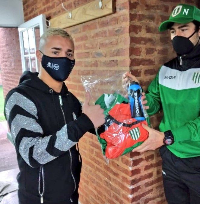 Cada jugador recibi&oacute; un kit personalizado con indumentaria y elementos propios.
