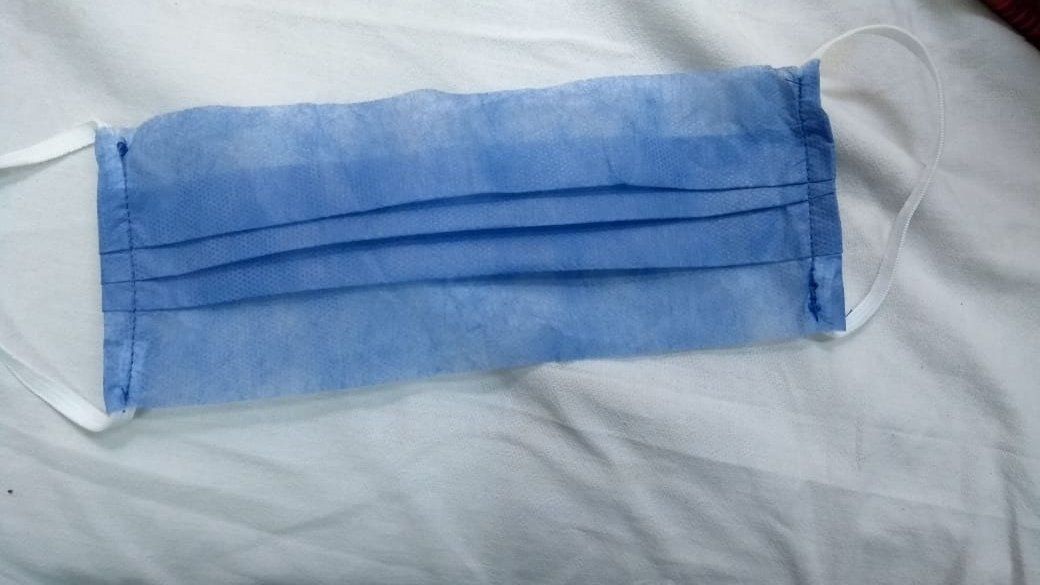 Trabajadores de salud de Lomas de Zamora denuncian mala calidad de los barbijos para protegerse durante la pandema.