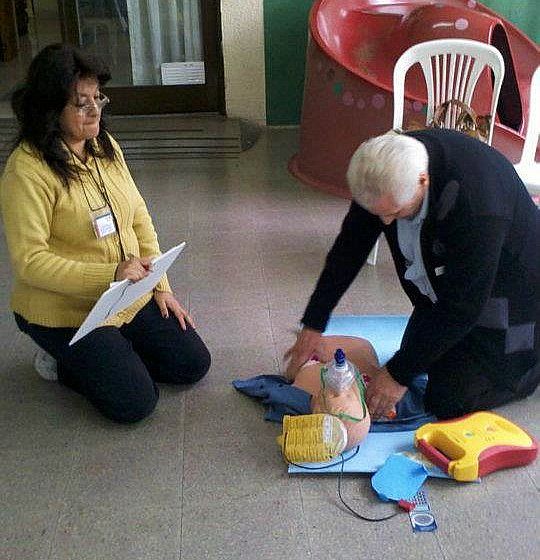 Capacitaci&oacute;n.&nbsp;Abel en una clase de RCP en el Instituto Grilli.