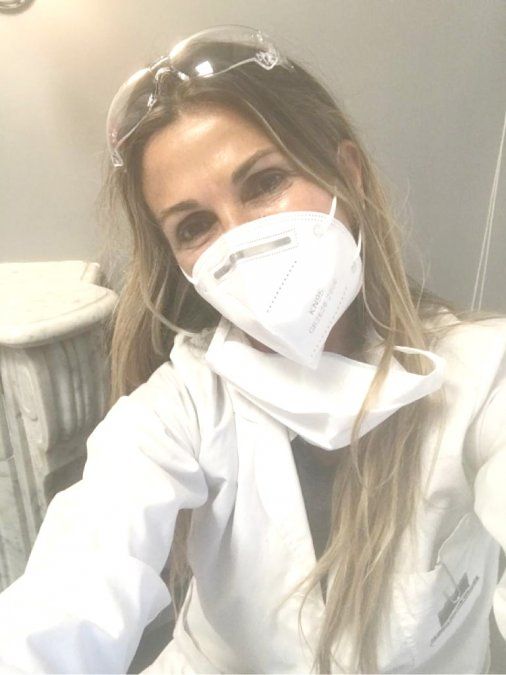 Cl&iacute;nica Monte Grande.&nbsp;La Lic. Mariel Pindur atiende a pacientes internados por Covid-19.