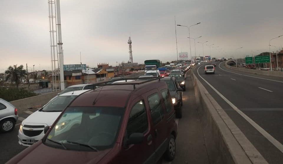 El corte caus&oacute; un importante embotellamiento en Puente La Noria.