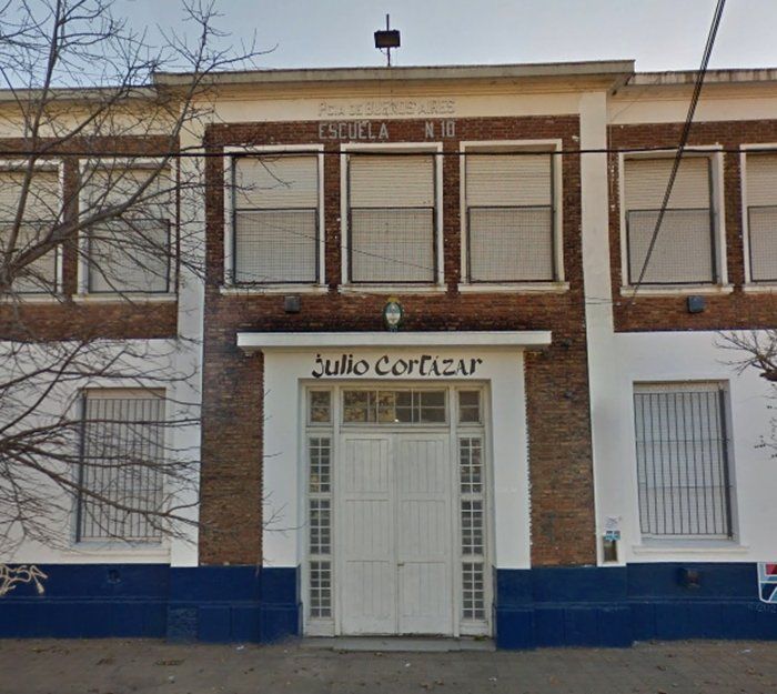 La Escuela N&ordm; 10 donde estudi&oacute; Julio Cort&aacute;zar hoy lleva su nombre.