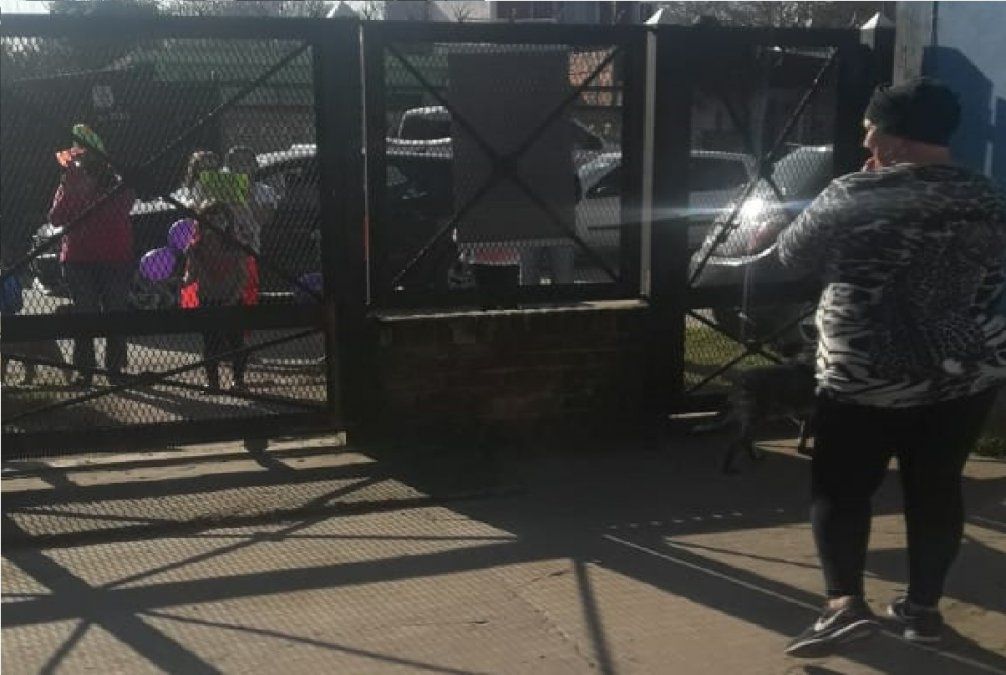 La maestra de Guernica fue sorprendida hoy por sus alumnos.