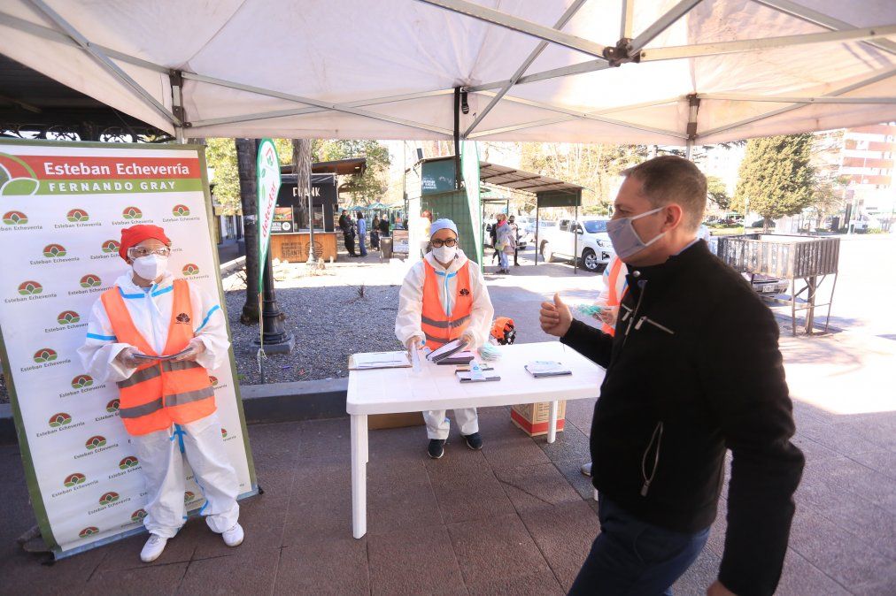 Estación de Monte Grande. Fernando Gray recorrió el operativo dispuesto para pasajeros del Tren Roca.