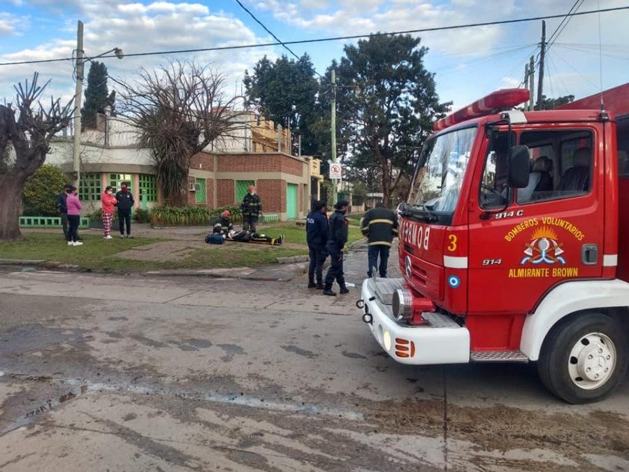Choque entre una moto y un auto en Longchamps