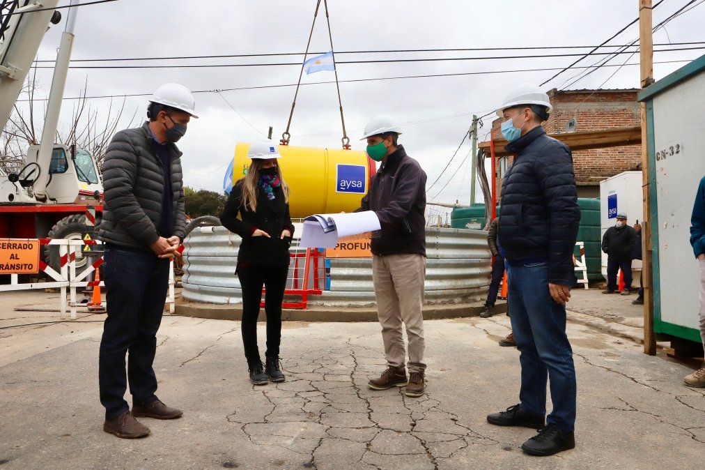 Zona de Obras.&nbsp;Fernando Gray recorri&oacute; El Jag&uuml;el junto a la titular de Aysa, Malena Galmarini, y el ministro de Obras P&uacute;blicas, Gabriel Katopodis.