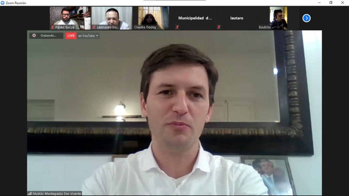 El intendente de San Vicente en la apertura del ciclo sobre educaci&oacute;n.