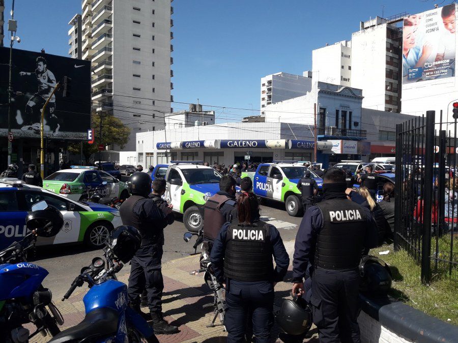 La Policía Bonaerense se manifestó en Lomas de Zamora.