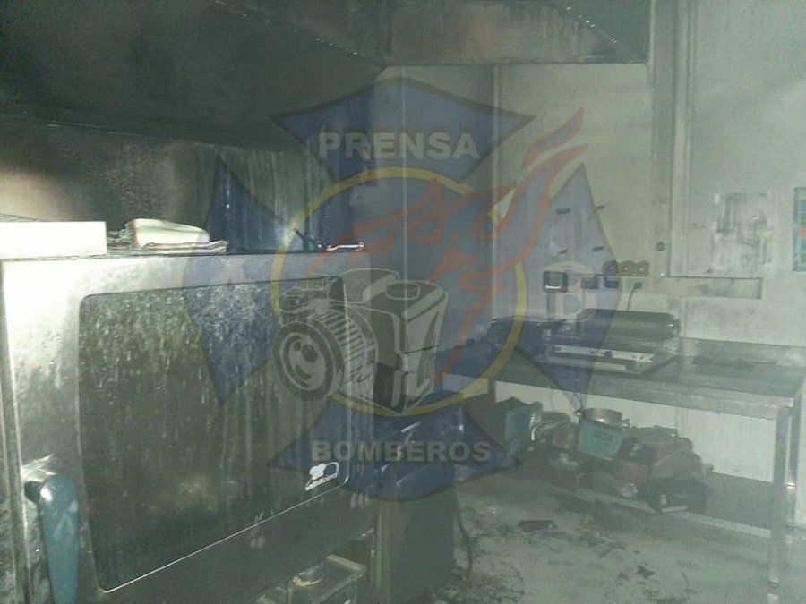 Incendio en el hipermercado Chango M&aacute;s.