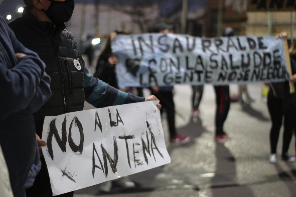 Protesta de vecinos de Temperley en Eva Per&oacute;n (ex Pasco) y Carabobo.