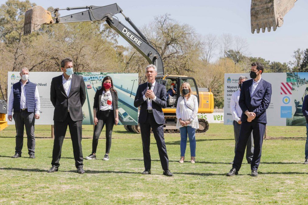 El Ministro del Interior anunciando la construcci&oacute;n del paso bajo nivel en Banfield y las obras ferroviarias en Lomas de Zamora.