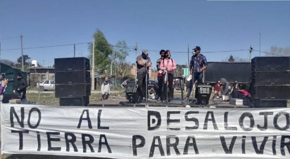 El festival piquetero en la toma de Guernica para pedir que se frente el desalojo de este domingo.