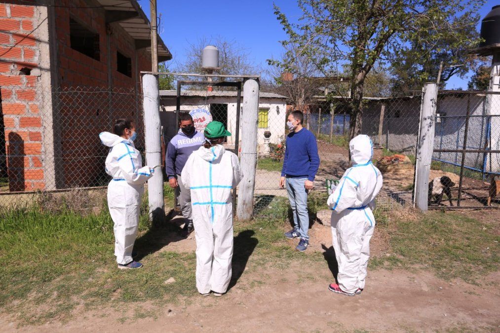 Recorrida. Fernando Gray tambi&eacute;n se acerc&oacute; al Plan Detectar que hoy se llev&oacute; a cabo en 9 de Abril.
