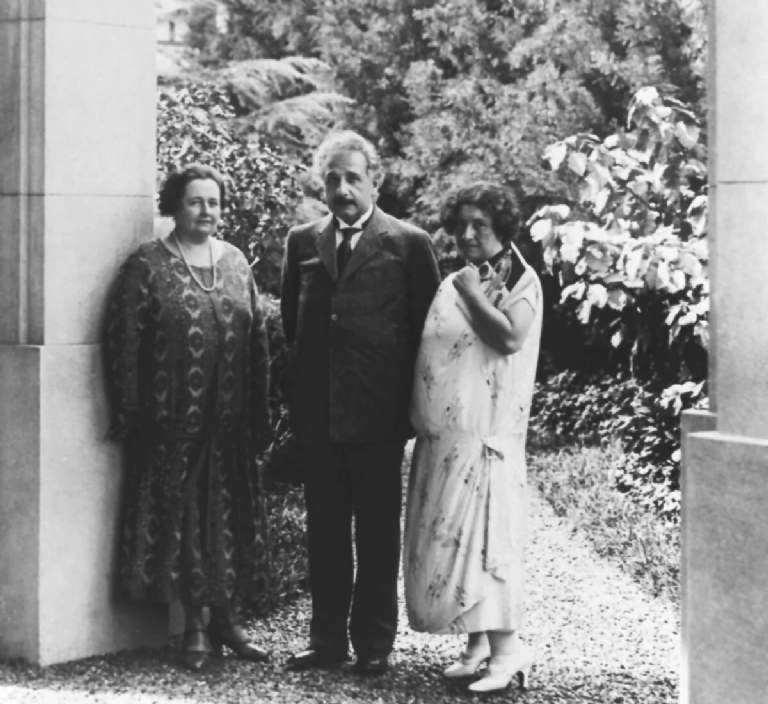 Albert Einstein junto a la familia Wasserman.