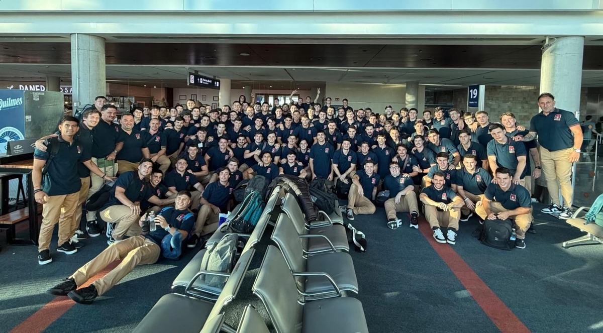 El plantel completo momentos previos a viajar. El plantel completo momentos previos a viajar.