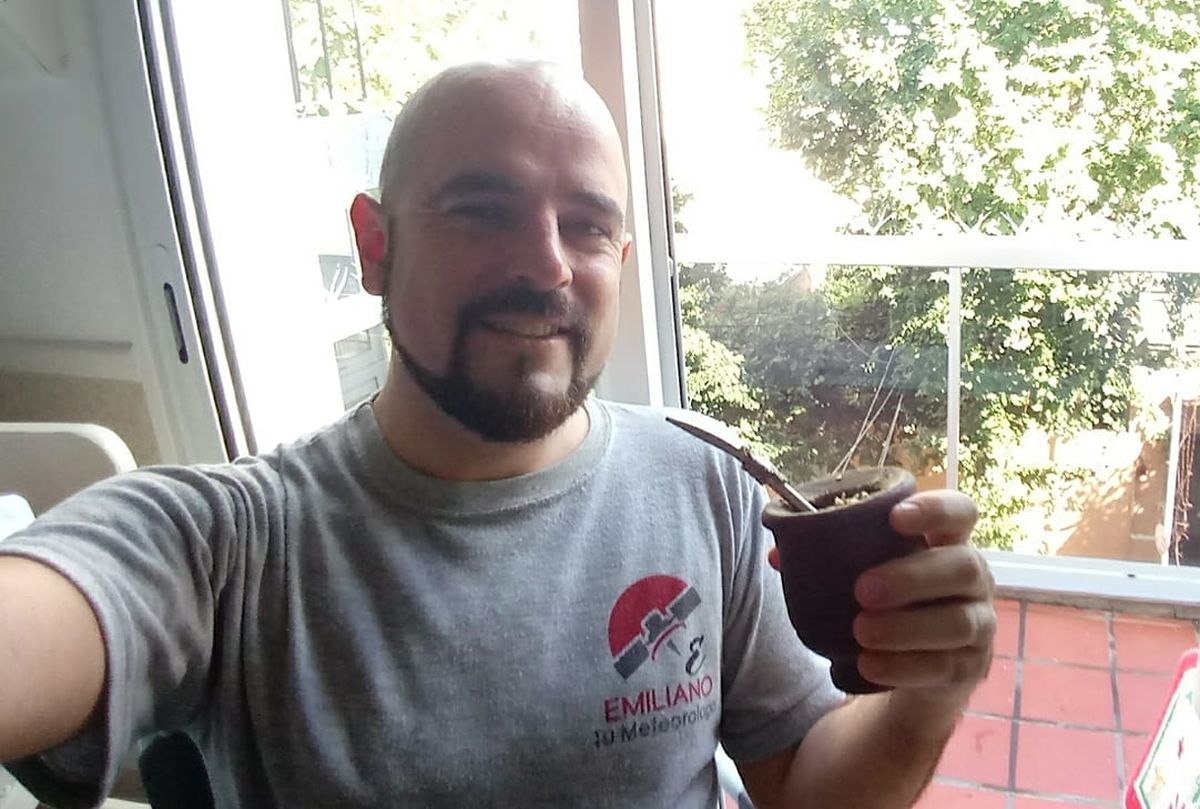 Emiliano Presta da el pronóstico a vecinos de Zona Sur desde 2007.