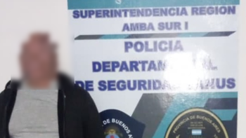 Detuvieron en Lanús a un hombre acusado de masturbarse en un baño público