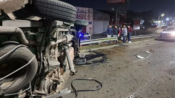 Volcó una combi en Villa Fiorito: varios adolescentes heridos