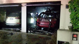 incendio en lomas: una camioneta se prendio fuego y genero alarma en el centro