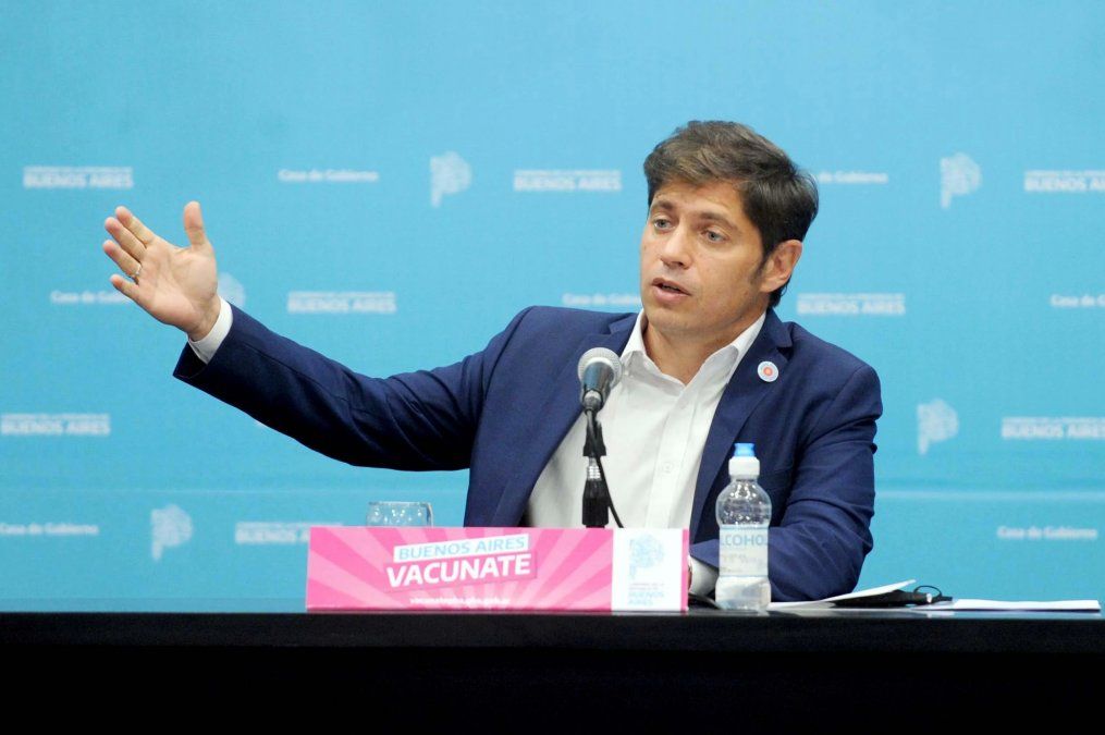 Axel Kicillof anunció la vacunación libre para mayores de 35 en provincia este martes a primera hora.