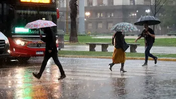 Continúa el alerta por lluvia y pronostican fuertes vientos en el conurbano durante todo el domingo