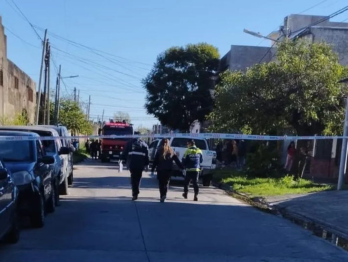 El conductor del auto fue trasladado de urgencia al Hospital Gandulfo de Lomas. 
