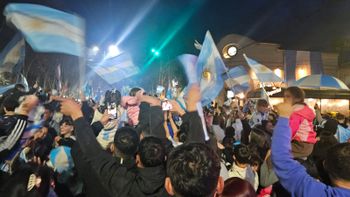 San Vicente de fiesta por la Selección: euforia, cantos y emoción de los vecinos