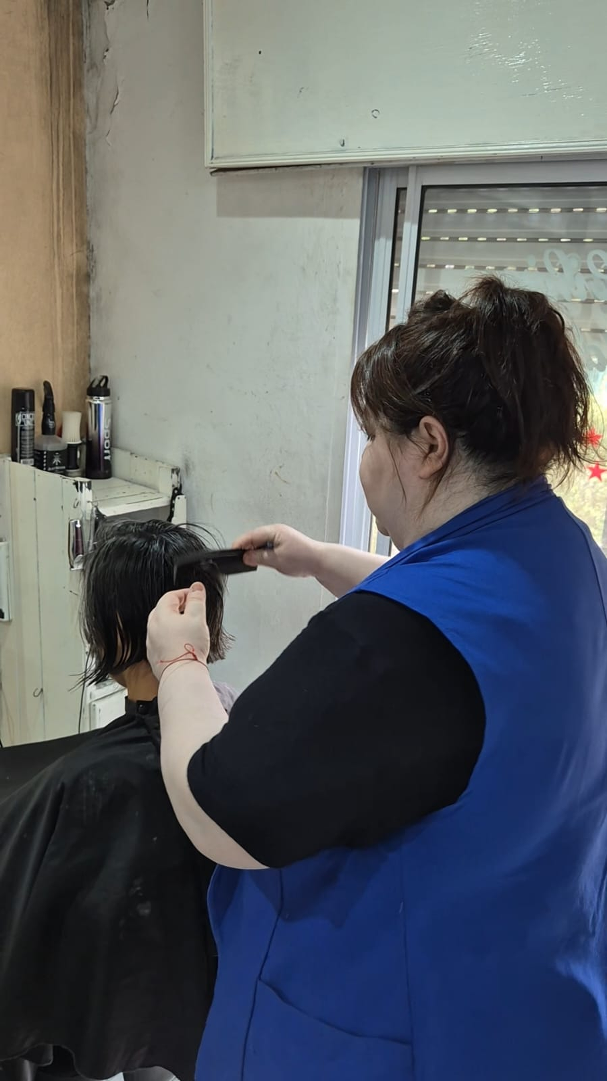 Cintia busca ayudar a los barberos emergentes.