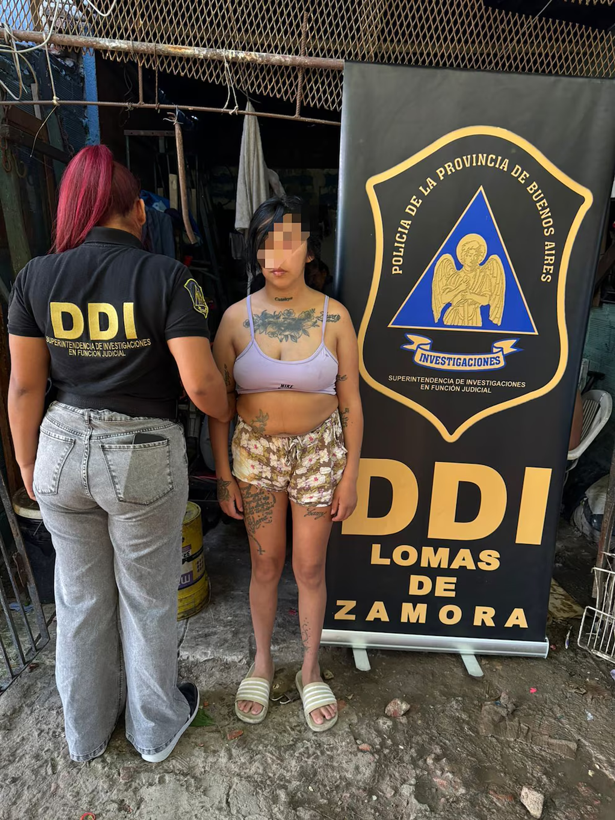 Una de las detenidas es una mujer, quien tiene 29 años. Una de las detenidas es una mujer, quien tiene 29 años.