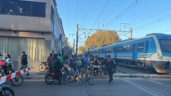 Una joven fue rescatada con vida tras ser atropellada por el Tren Roca en Monte Grande
