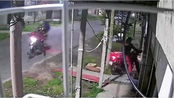 Lomas de Zamora: cinco motochorros asaltaron a un repartidor y lo amenazaron con dispararle